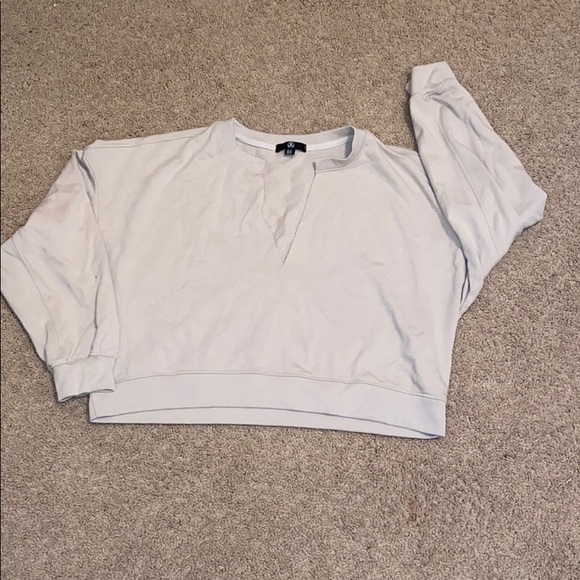 Deep V Cropped pull-over - Picture 2 of 6